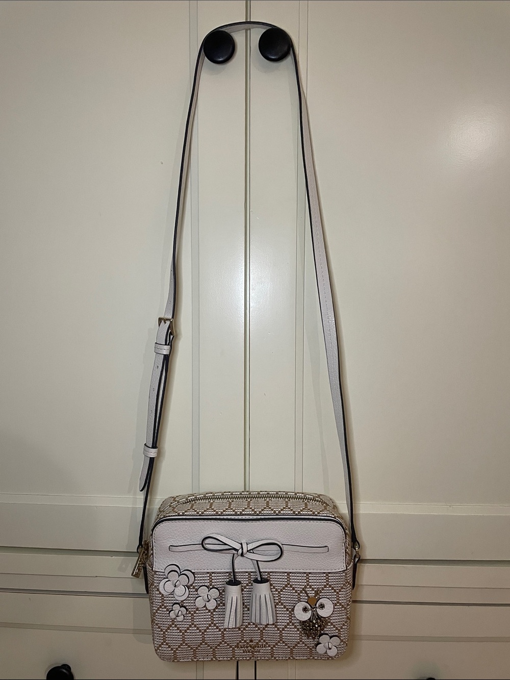 Kate Spade New York Hayes Leather Bee Embellished Camera Bag in White and Tan.